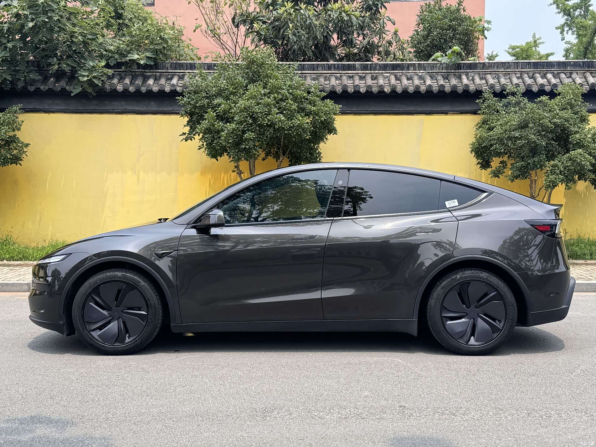 Tesla Model Y, 2025 4