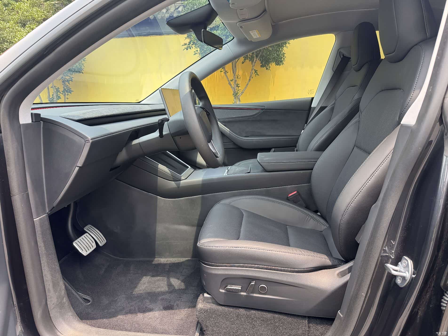 Tesla Model Y, 2025 все фото