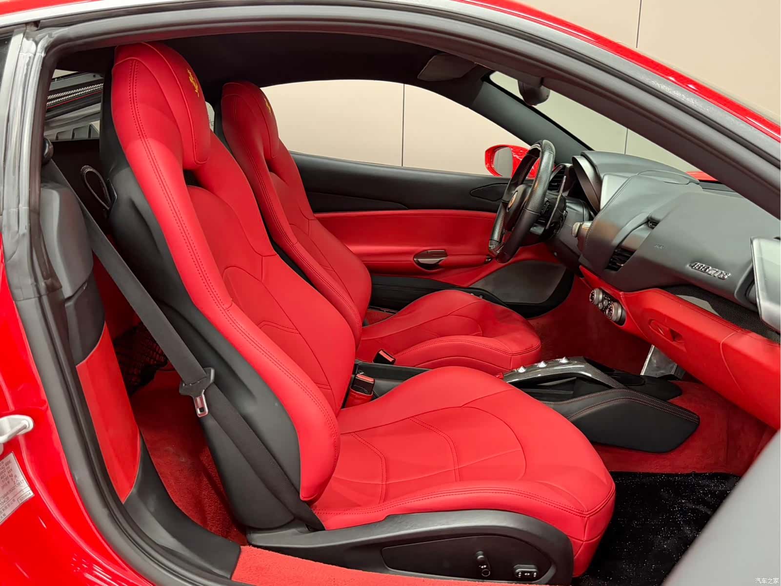 Ferrari 488, 2016 13