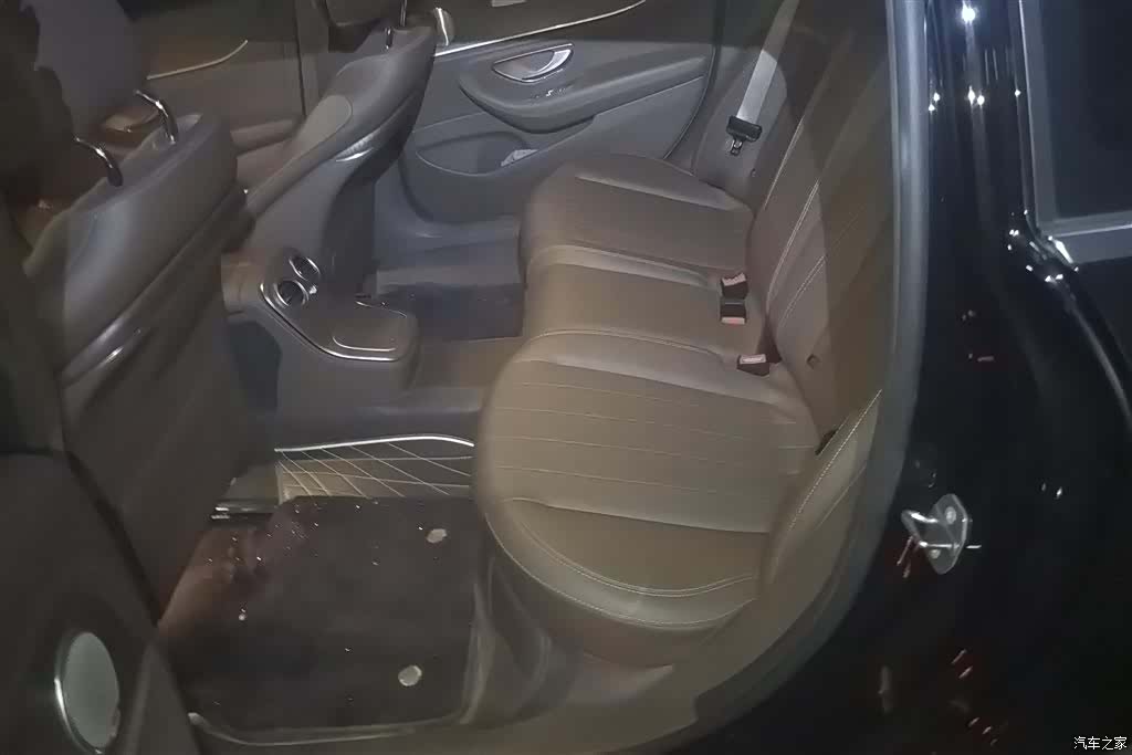 Mercedes-Benz E-Class, 2022 11