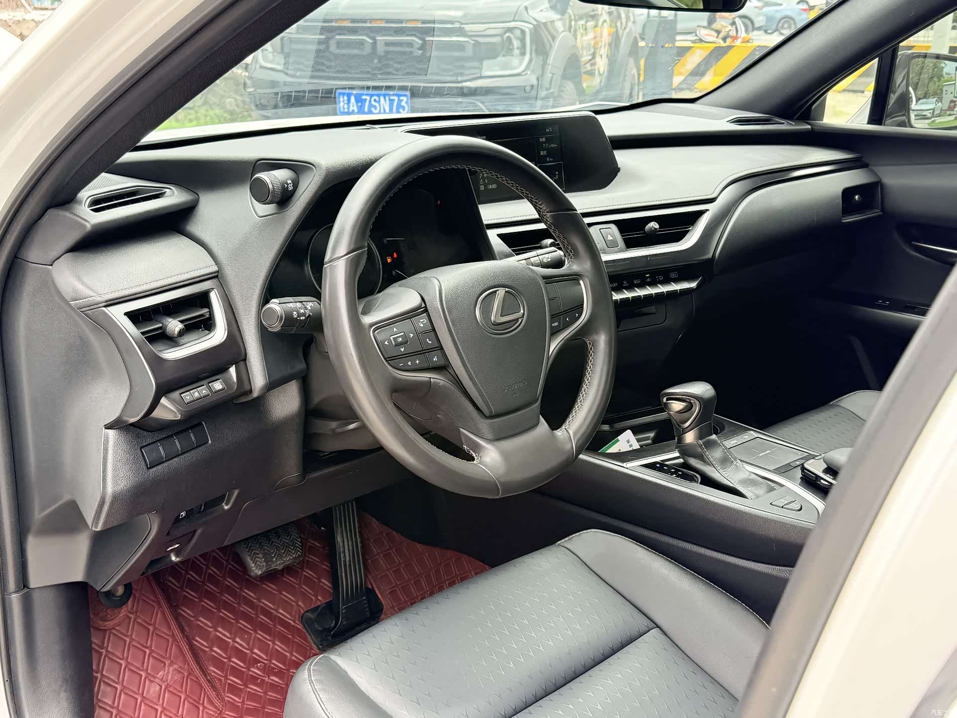 Lexus UX, 2022 9