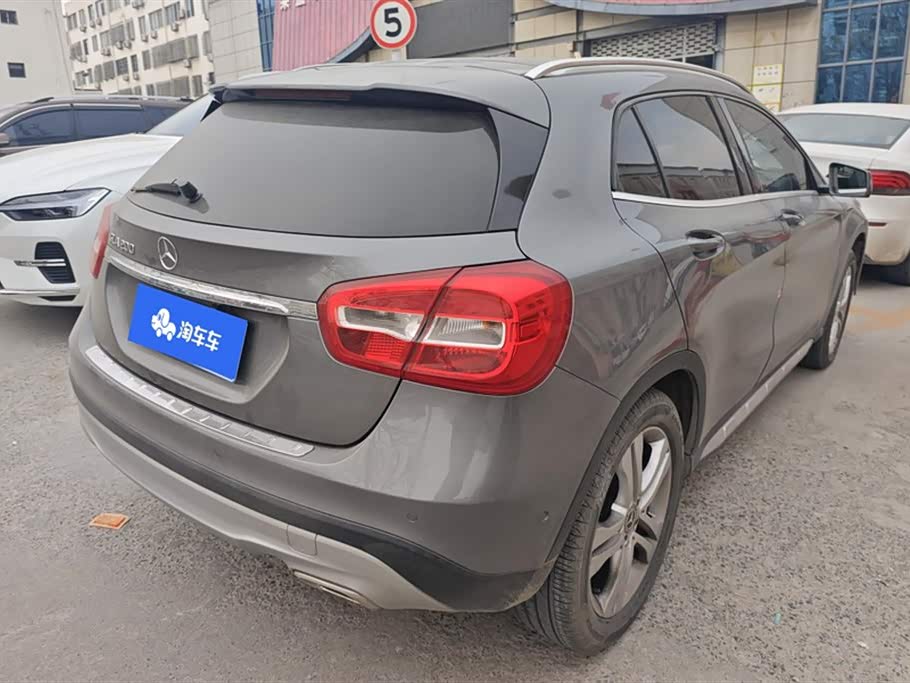 Mercedes-Benz GLA Mercedes-Benz GLA
