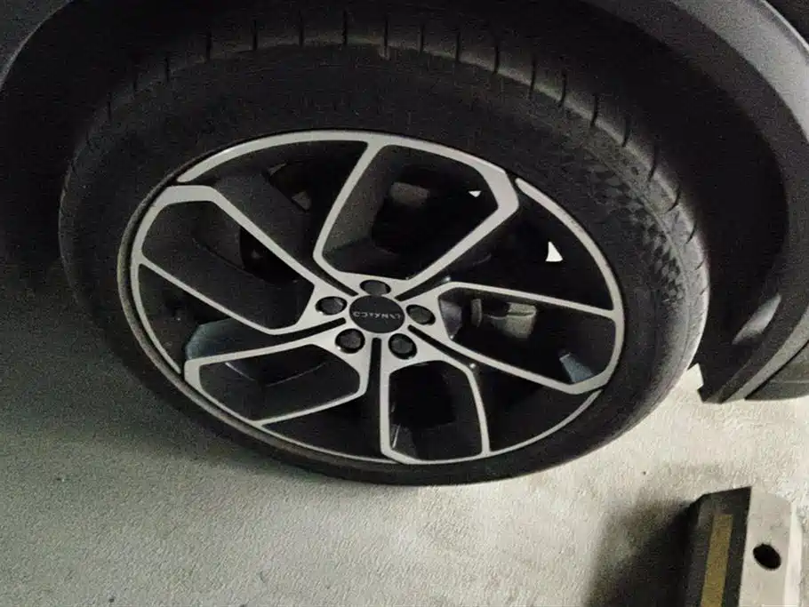 Lynk & Co 05