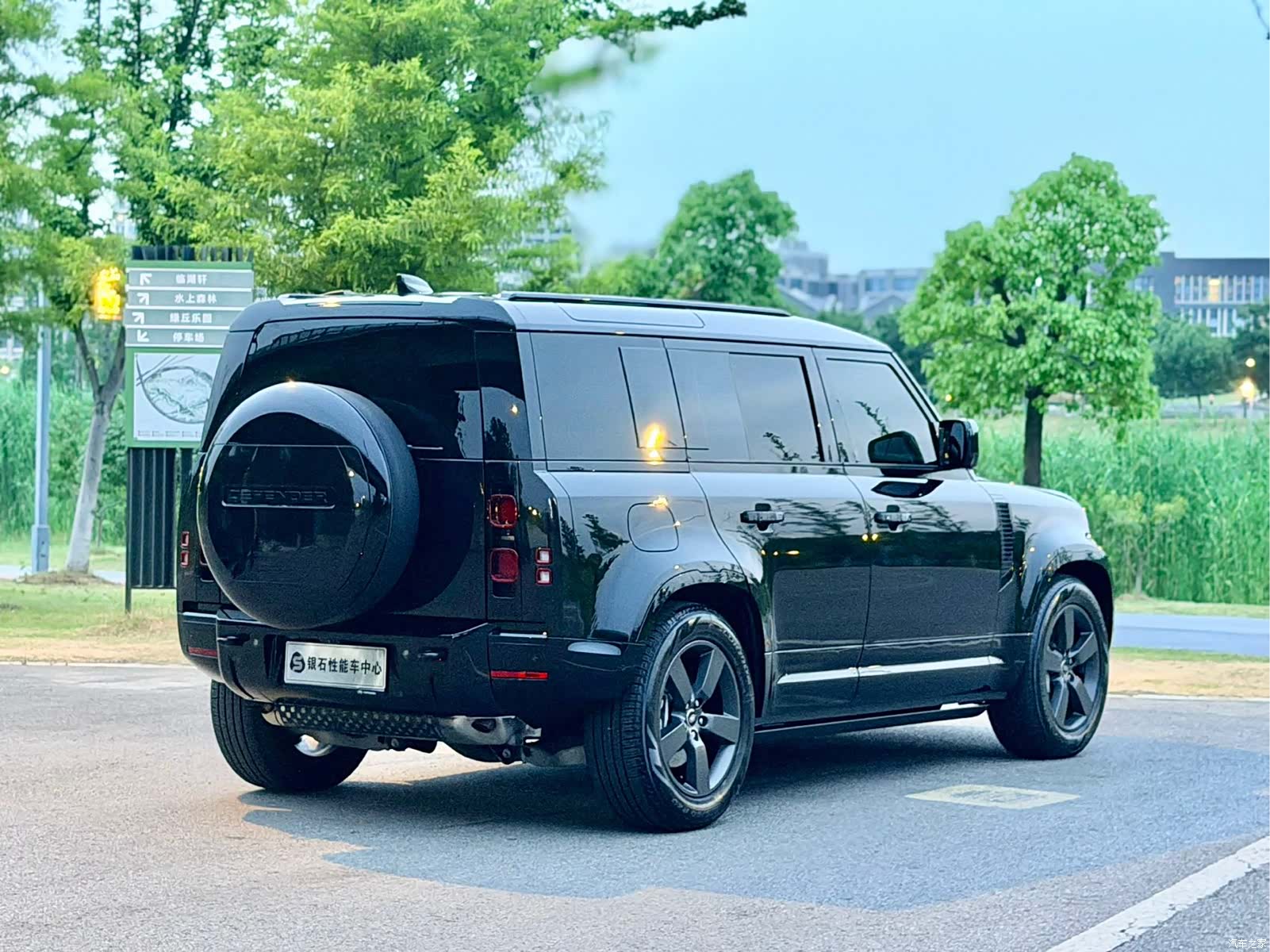 Land Rover Defender, 2025 6