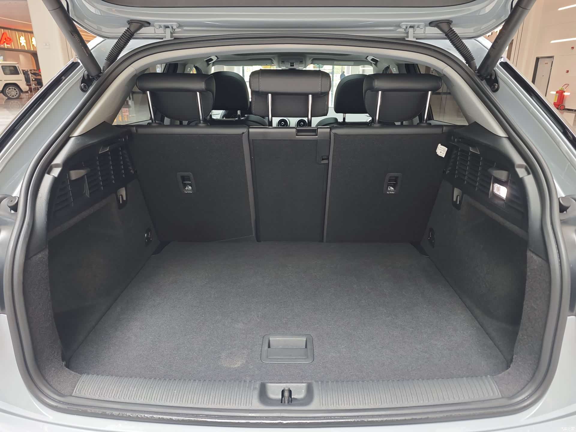 Audi Q2L, 2024 15