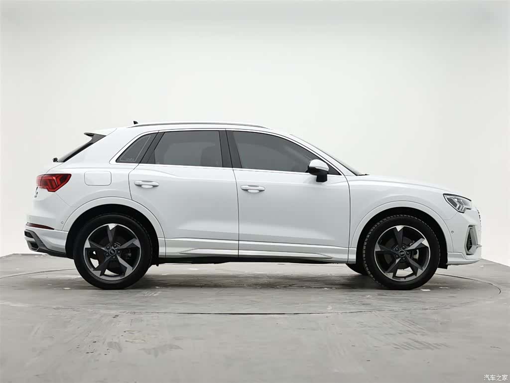 Audi Q3, 2022 все фото