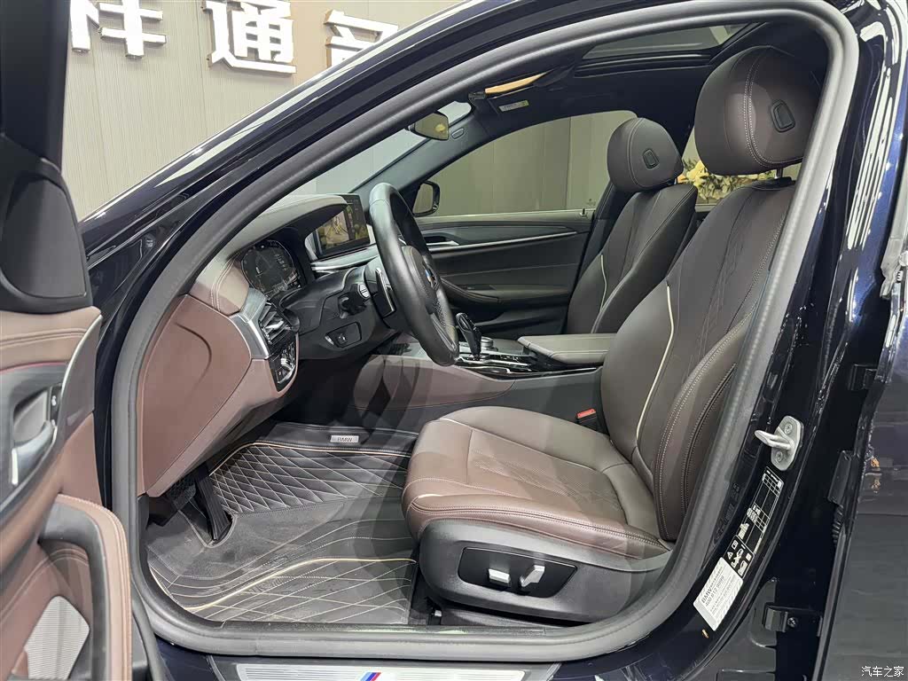 BMW 5 Series, 2022 все фото