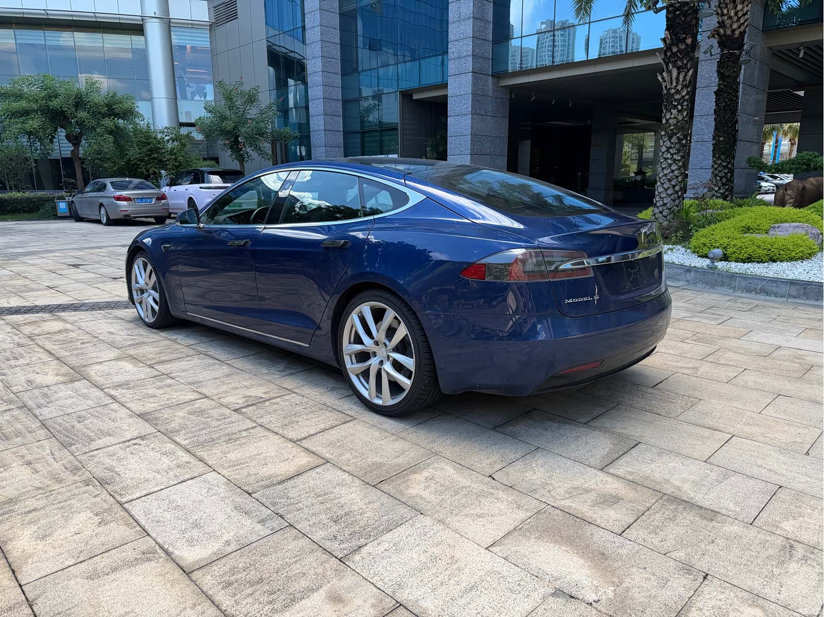 Tesla Model S, 2017 13