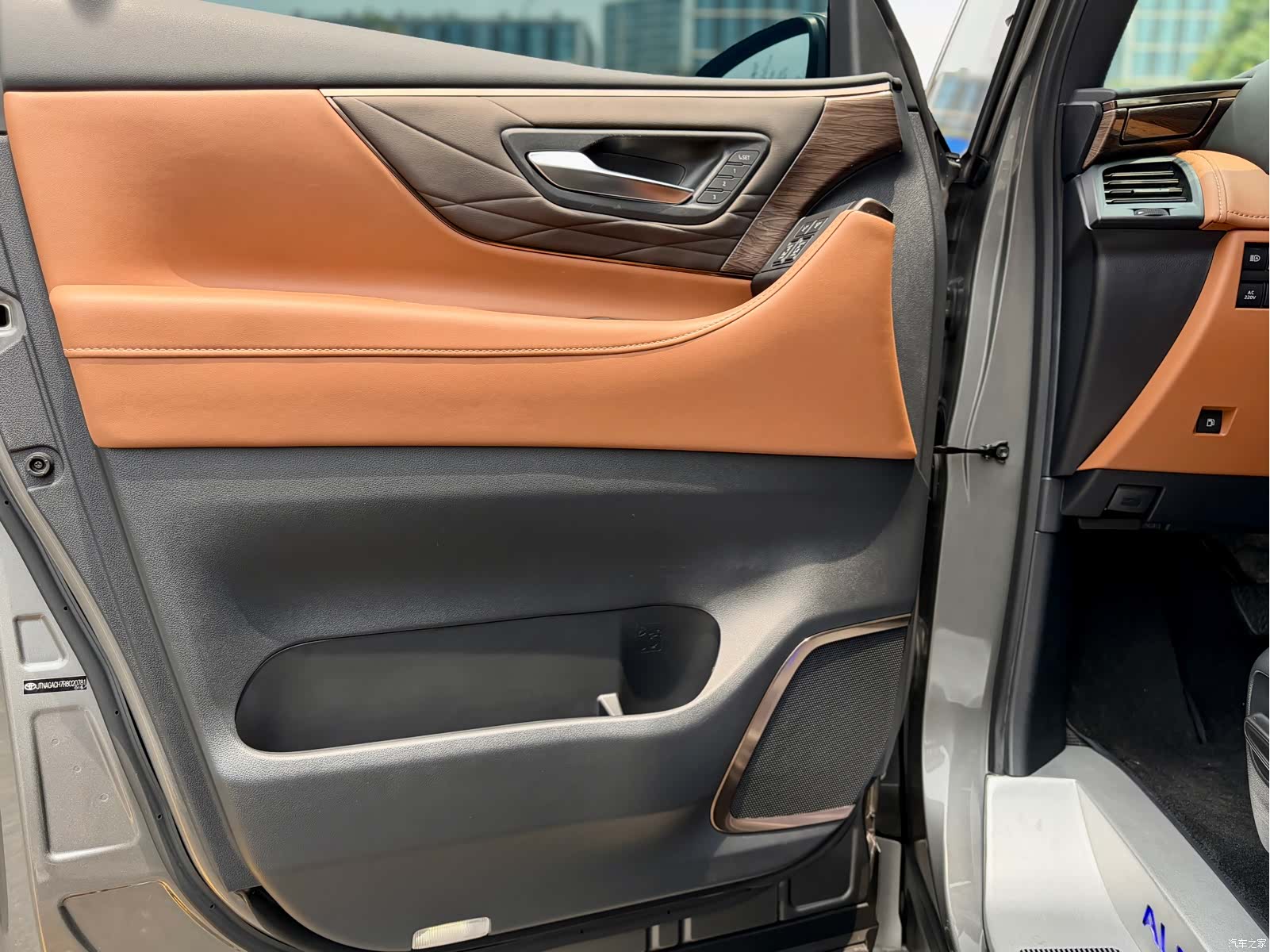 Toyota Vellfire, 2024 21