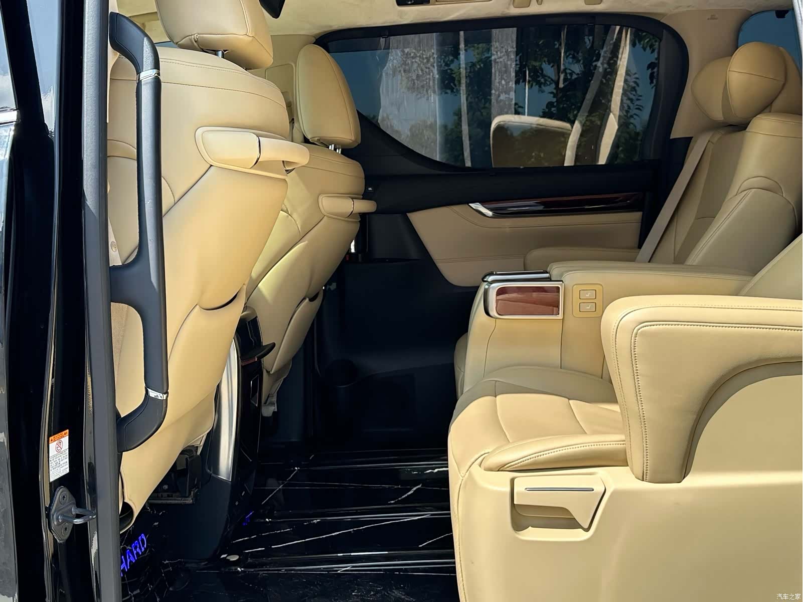 Toyota Alphard, 2017 8