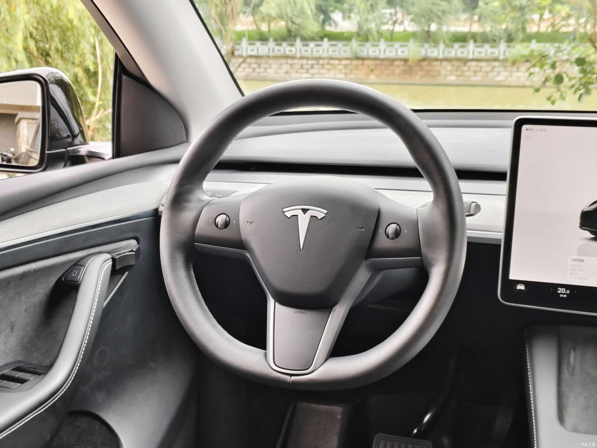 Tesla Model Y, 2023 8