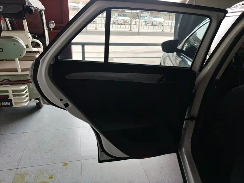 Volkswagen T-ROC exploring Songs