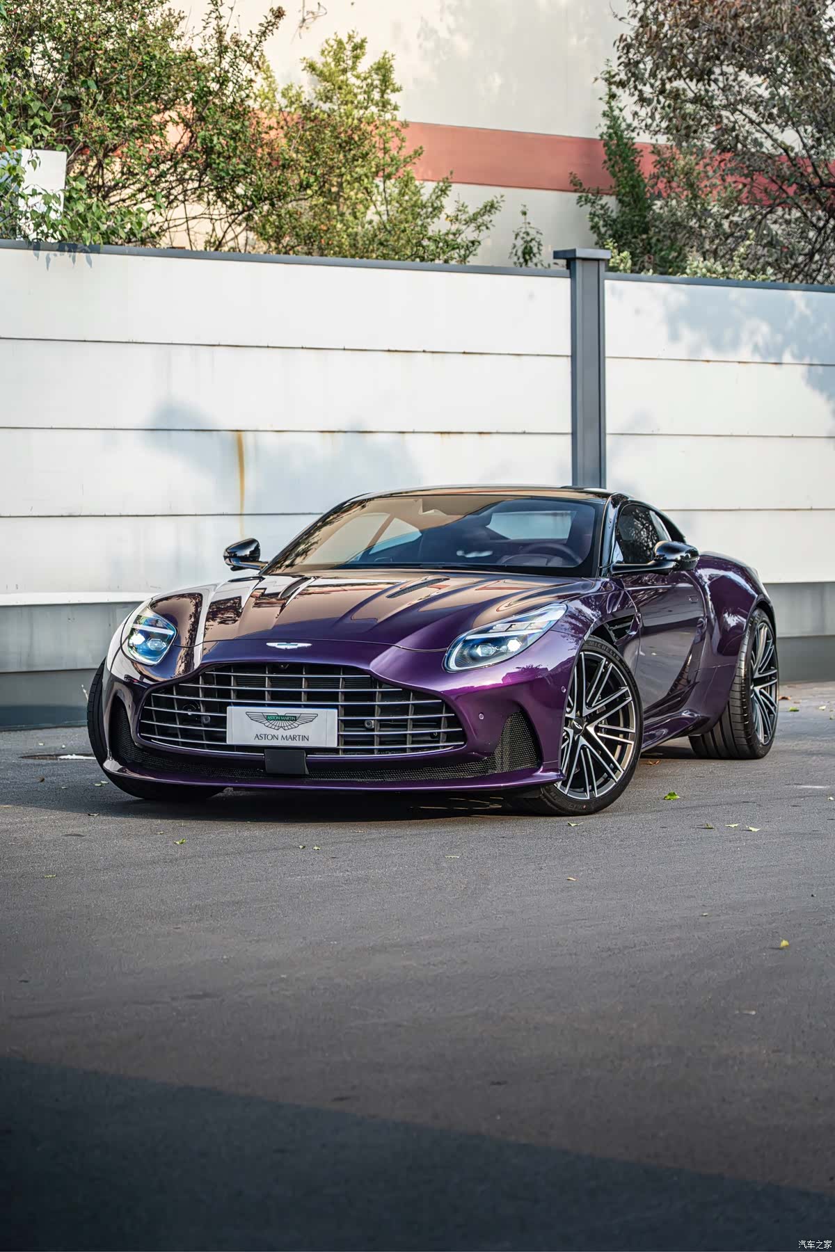 Aston Martin DB12