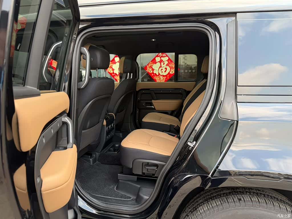 Land Rover Defender, 2025 11