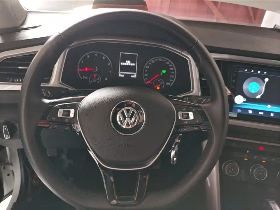 Volkswagen T-ROC exploring Songs