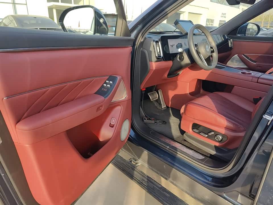 AITO Ask the world M8