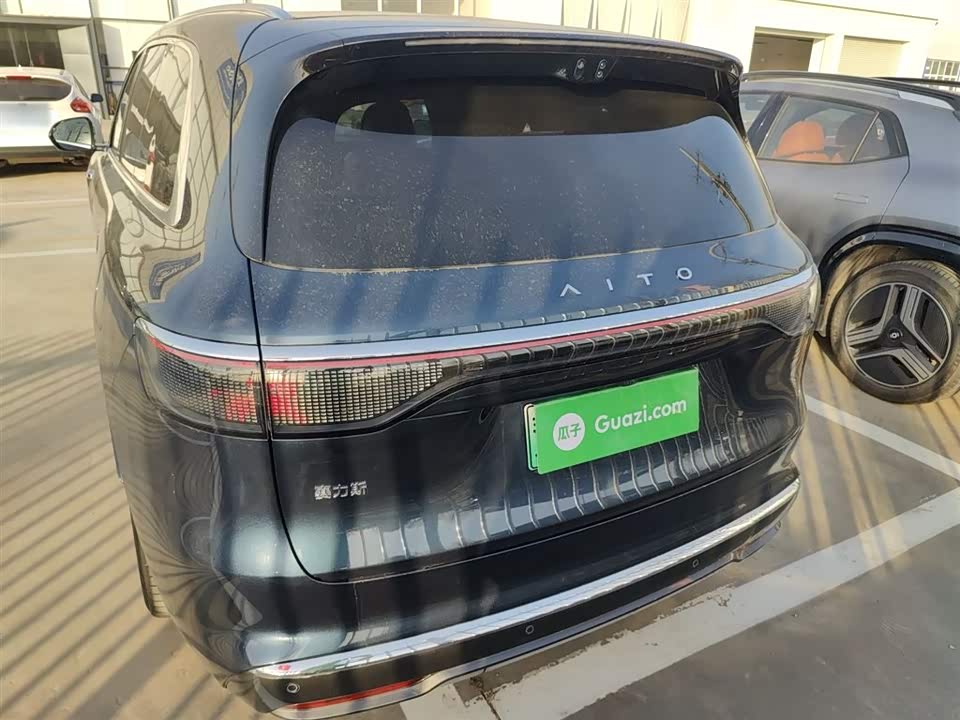 AITO Ask the world M8