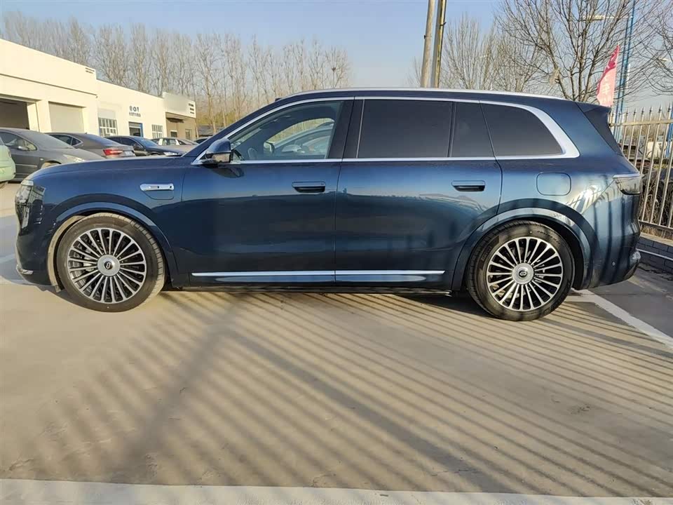 AITO Ask the world M8