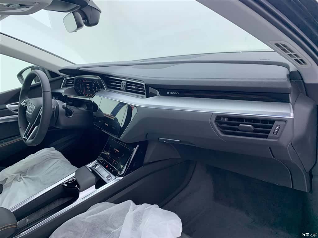 Audi e-tron, 2026 18