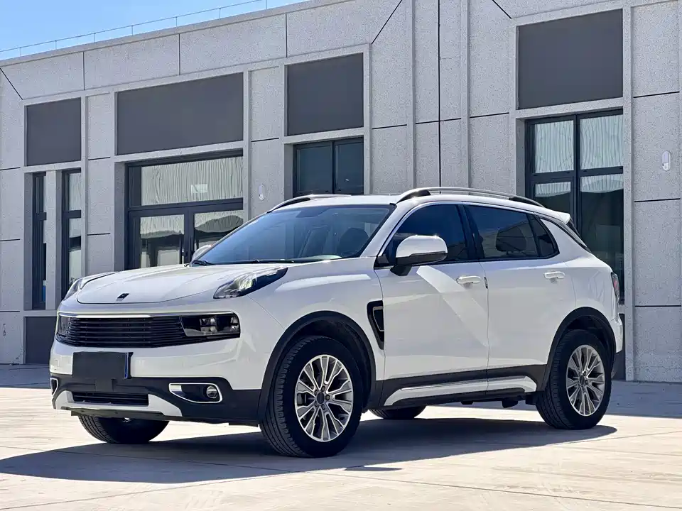 Lynk & Co 01