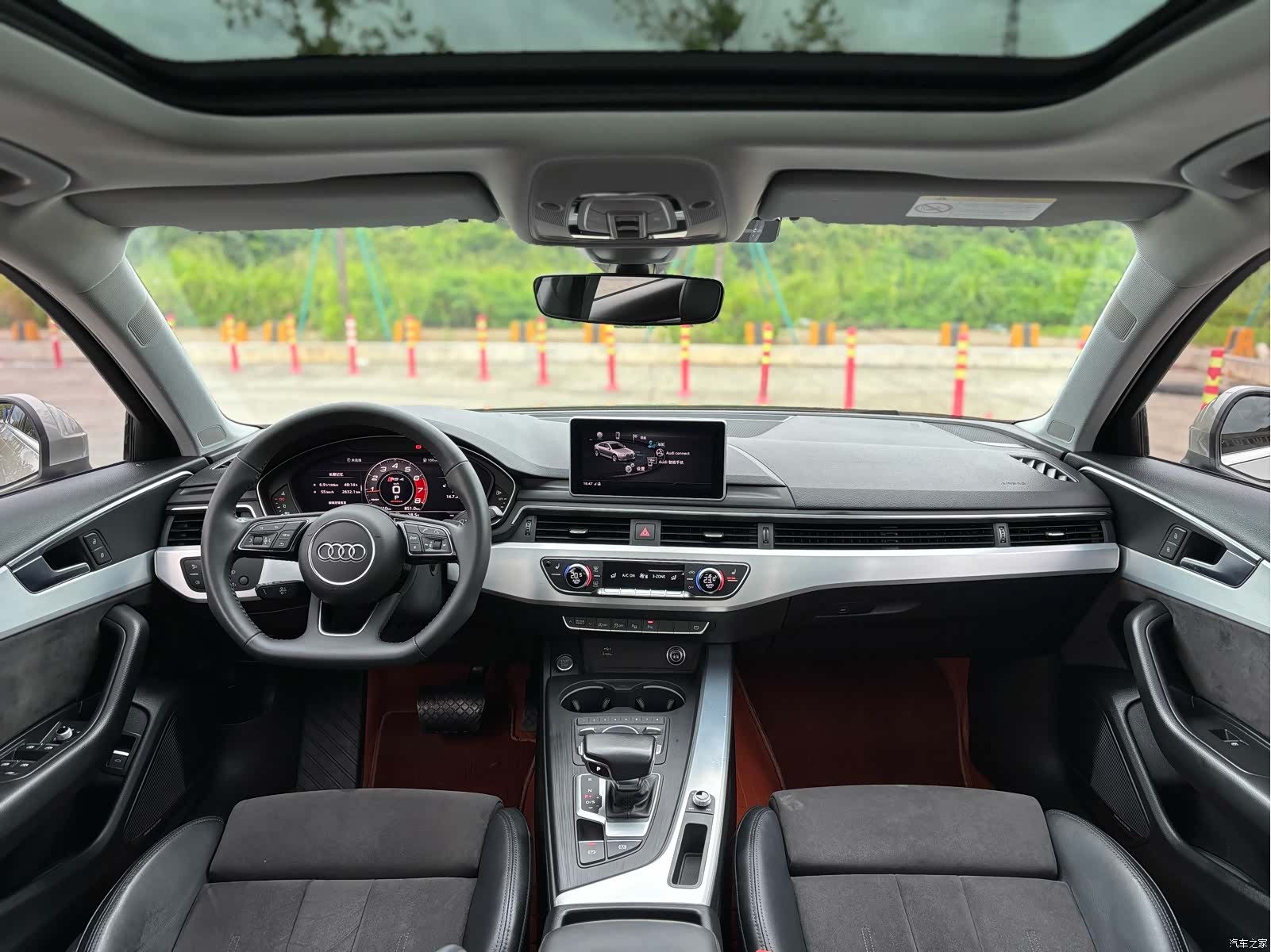 Audi A4L, 2018 все фото