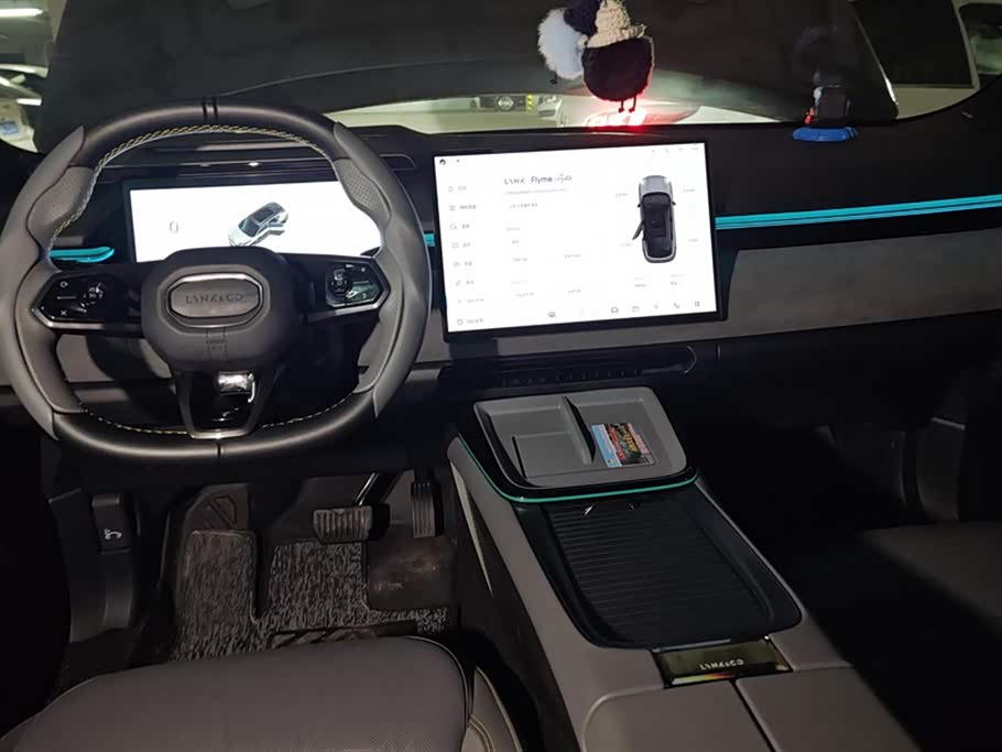 Lynk & Co 08 EM-P