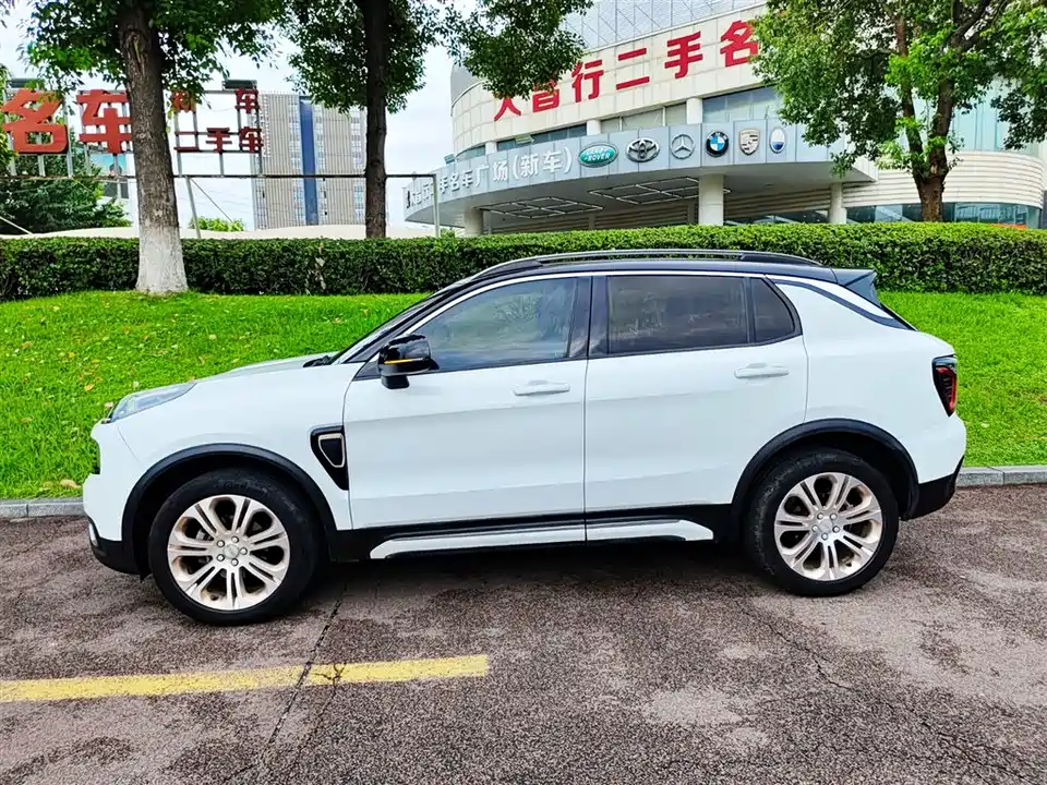 Lynk & Co 01