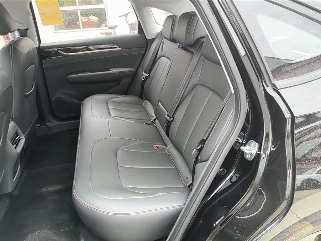 Wuling Starlight, 2025 17