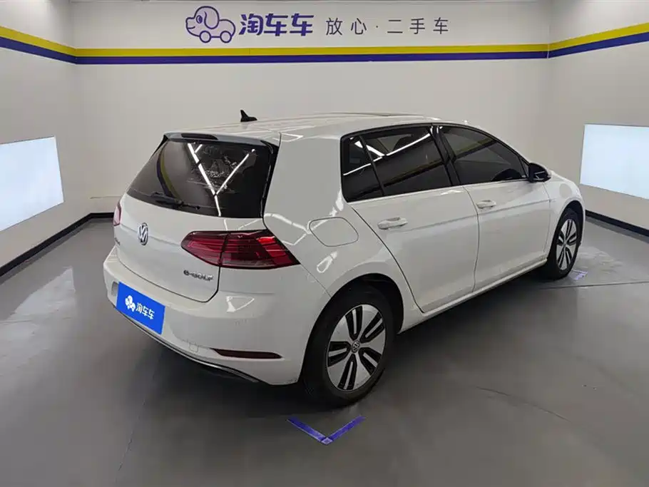 Volkswagen Golf*pure electricity