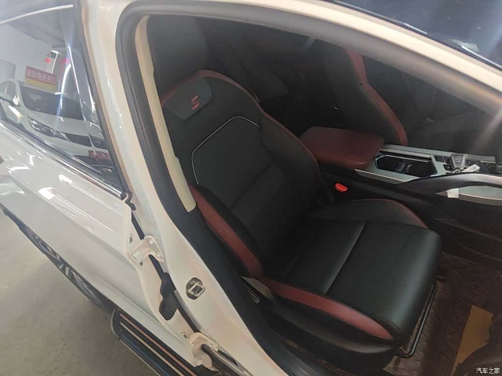 Geely Coolray, 2022 25