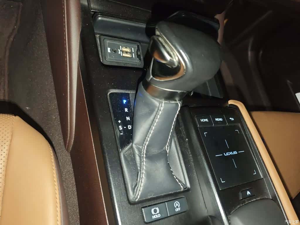 Lexus ES, 2019 7