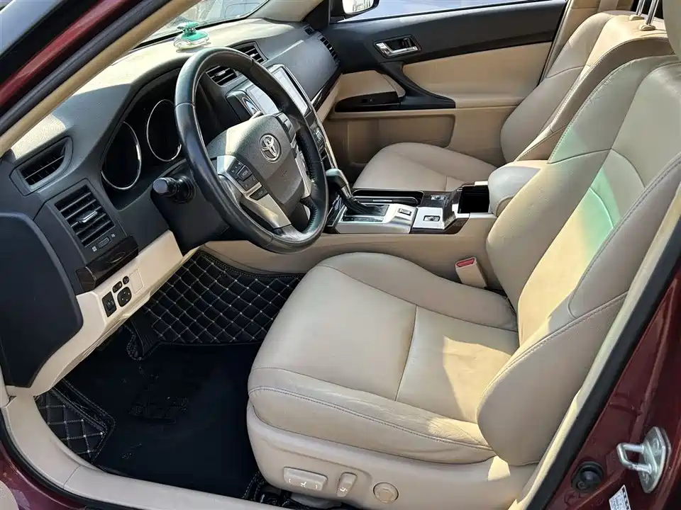 Toyota Reiz