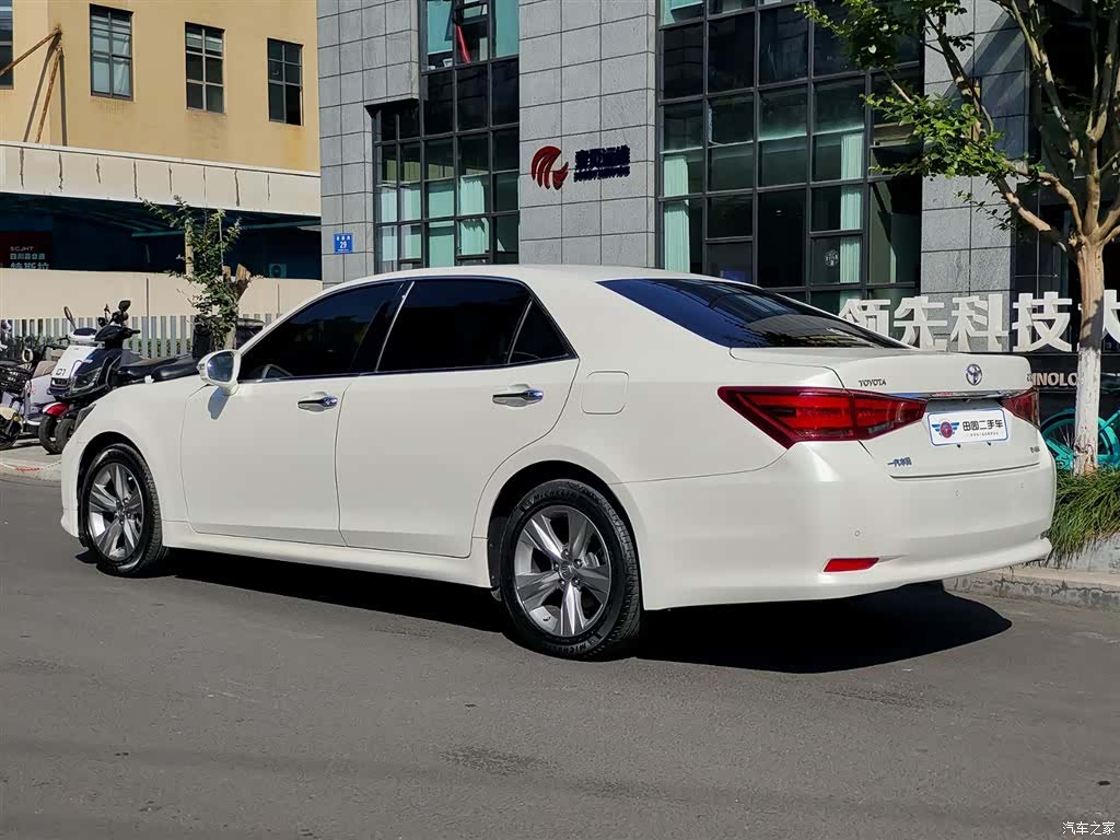 Toyota Crown, 2017 4