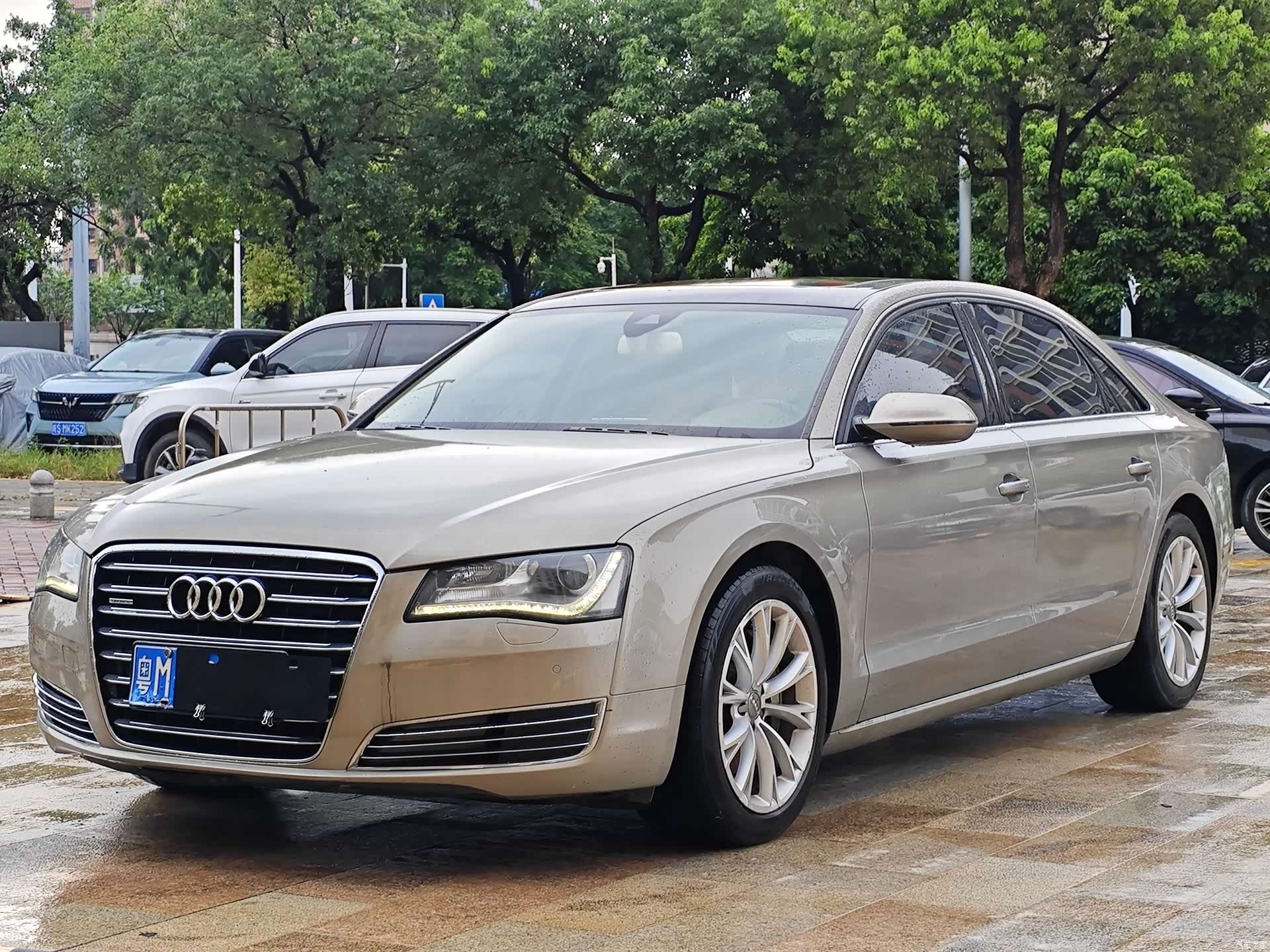 Audi A8L, 2012 1