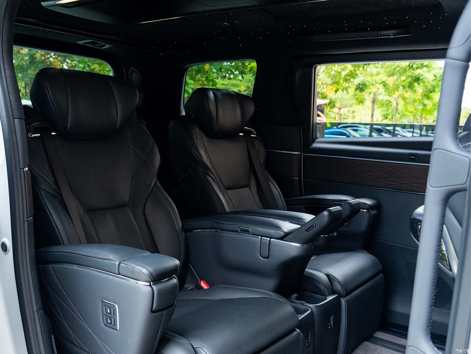 Toyota Vellfire, 2023 17