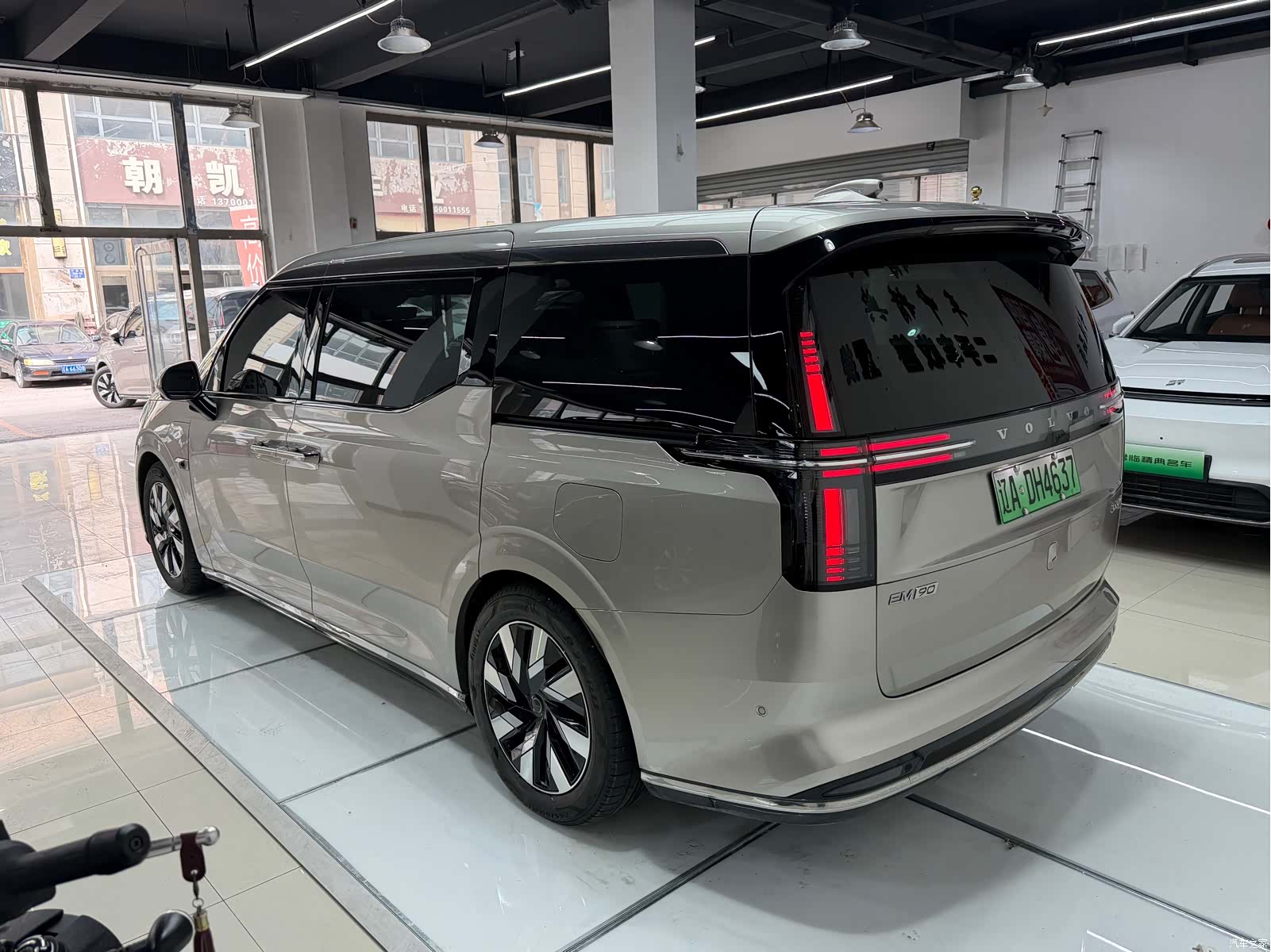 Volvo EM90, 2024 7