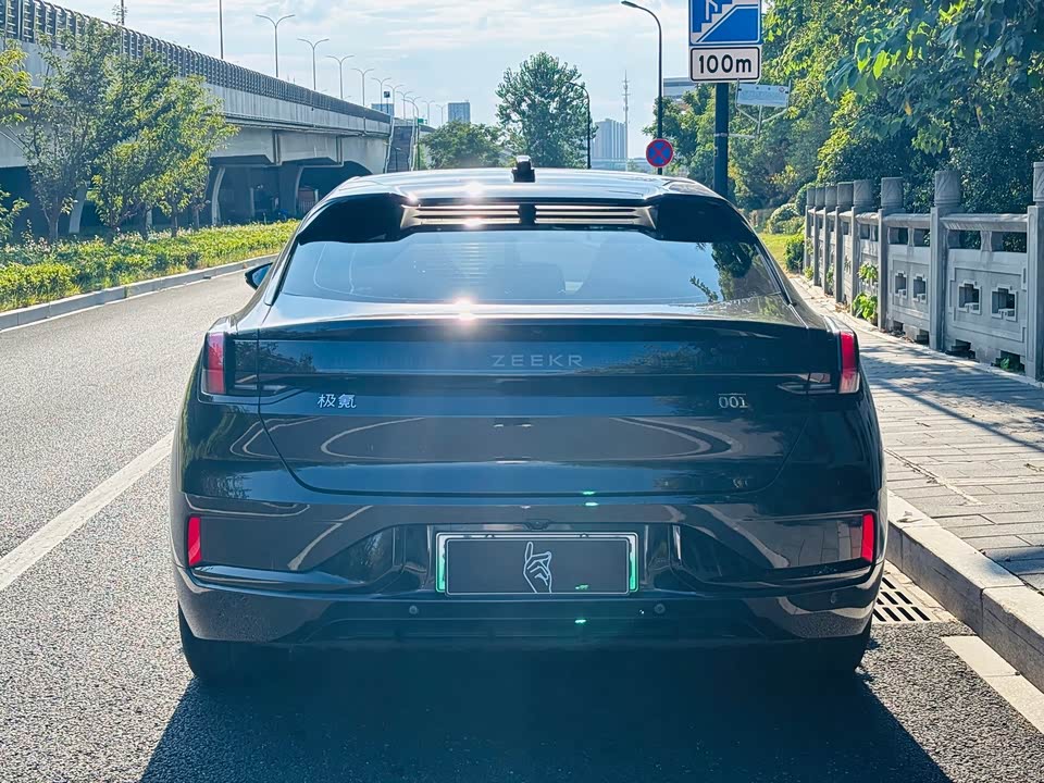 Zeekr 001