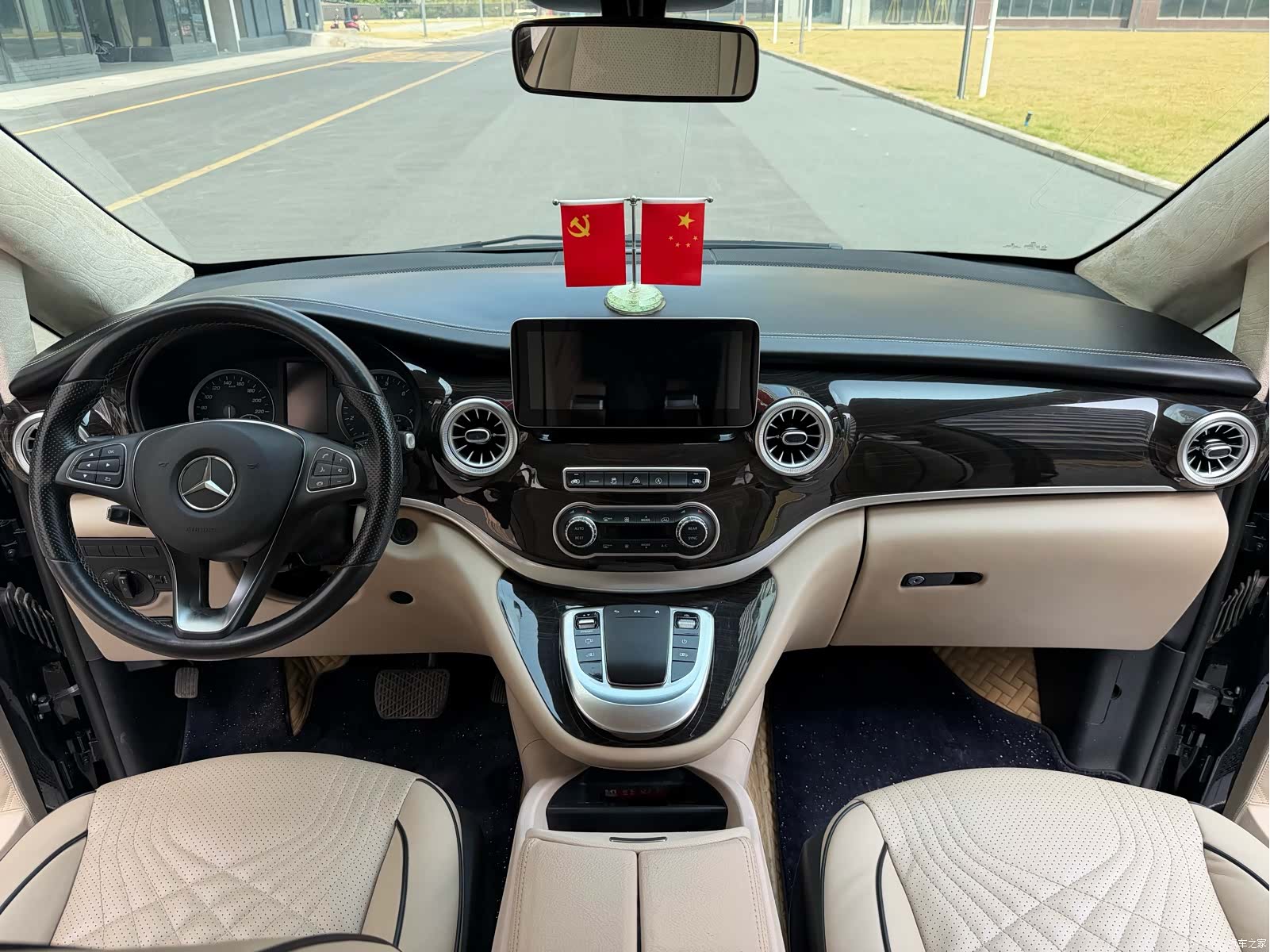 Mercedes-Benz 7, 2021 6