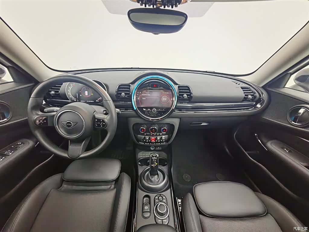 Mini Clubman, 2023 все фото