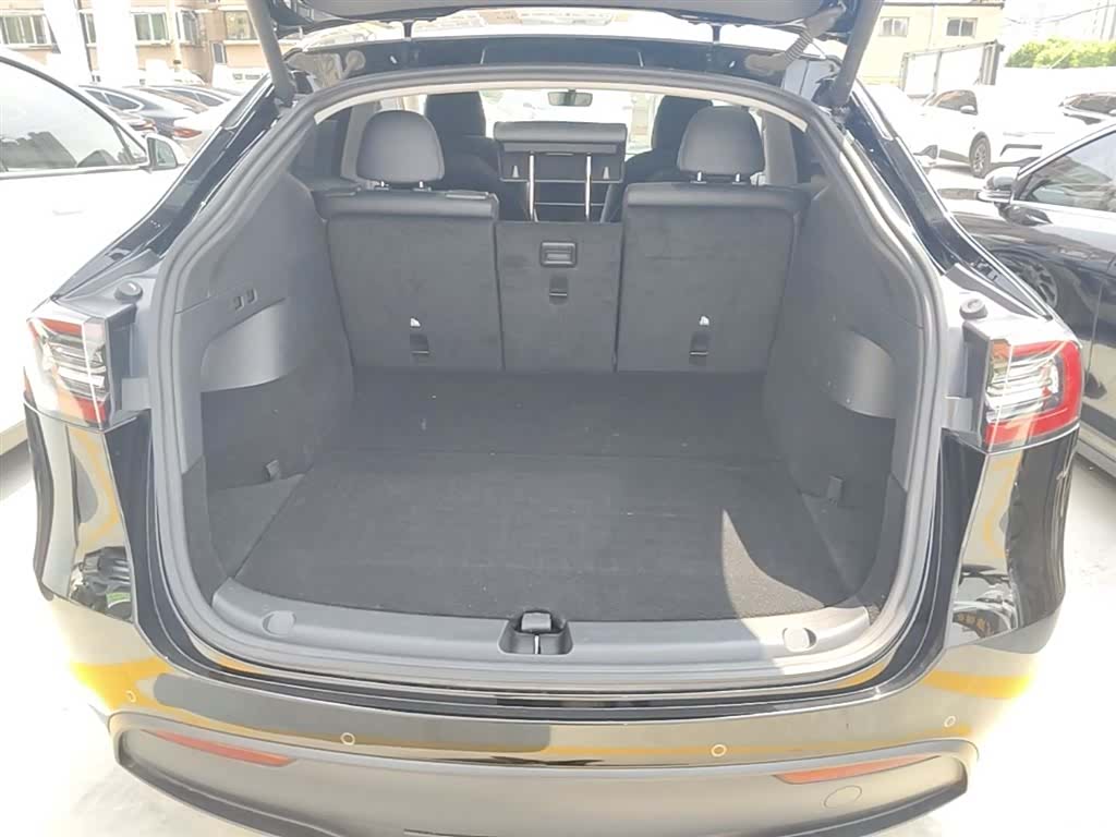 Tesla Model Y, 2022 19