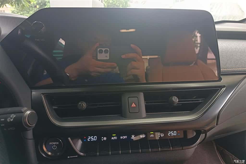 Lexus UX, 2024 13