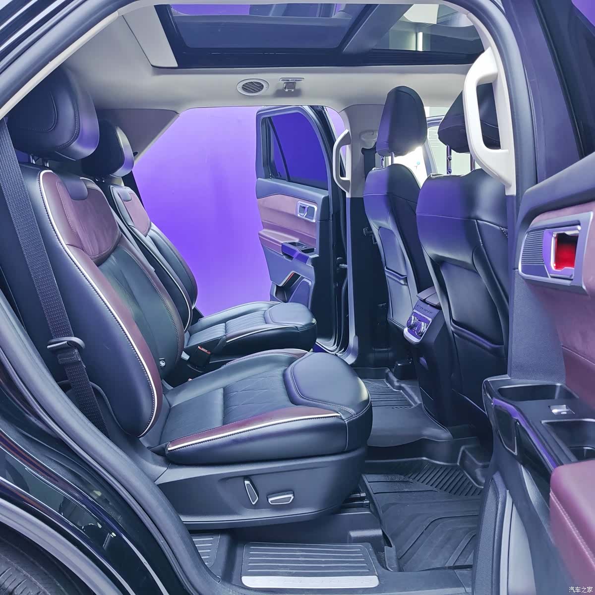 Ford Explorer, 2022 12