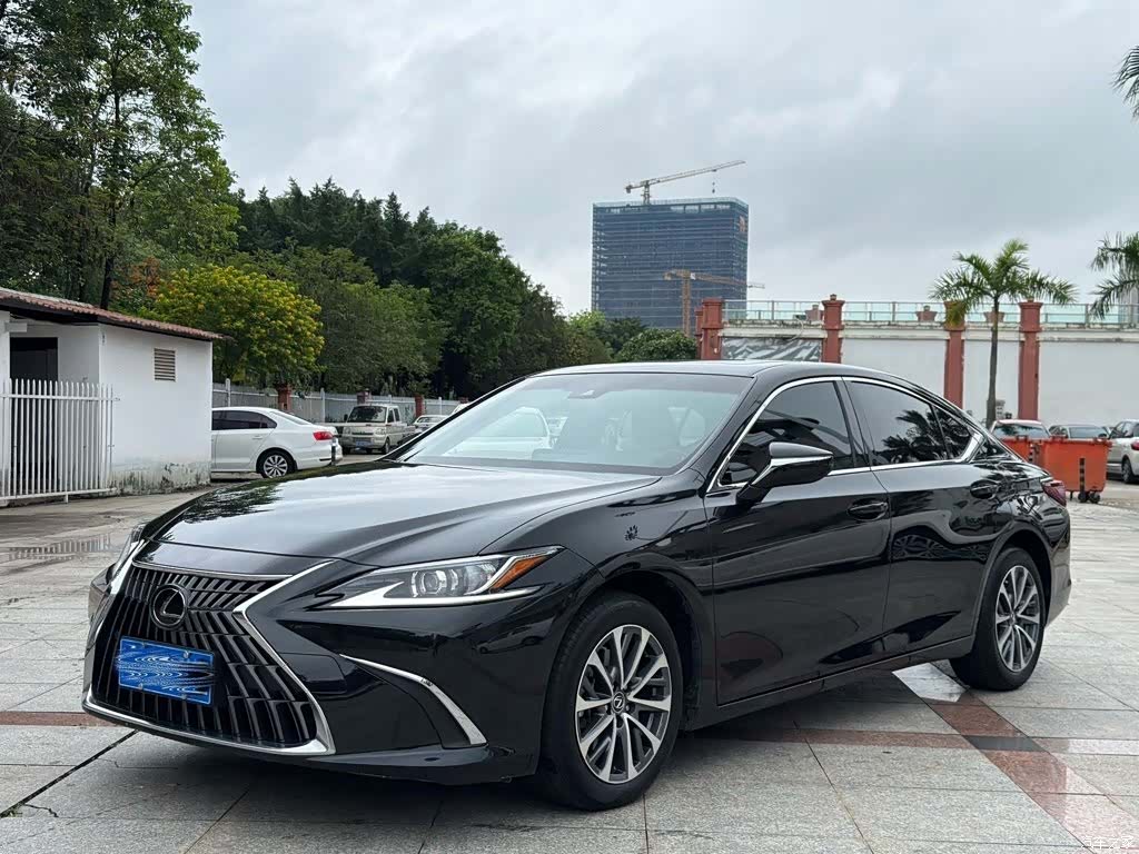 Lexus ES, 2024 1