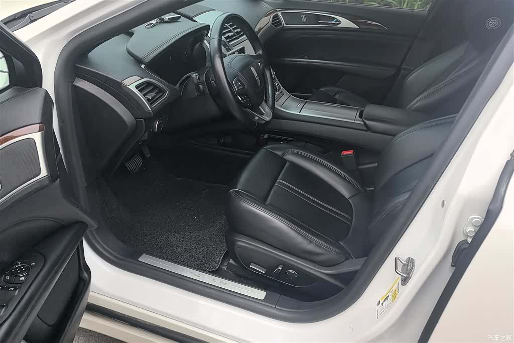 Lincoln MKZ, 2020 9