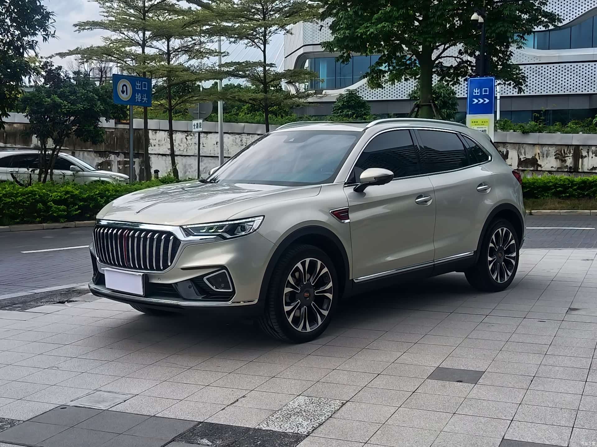 Hongqi HS5, 2021 1
