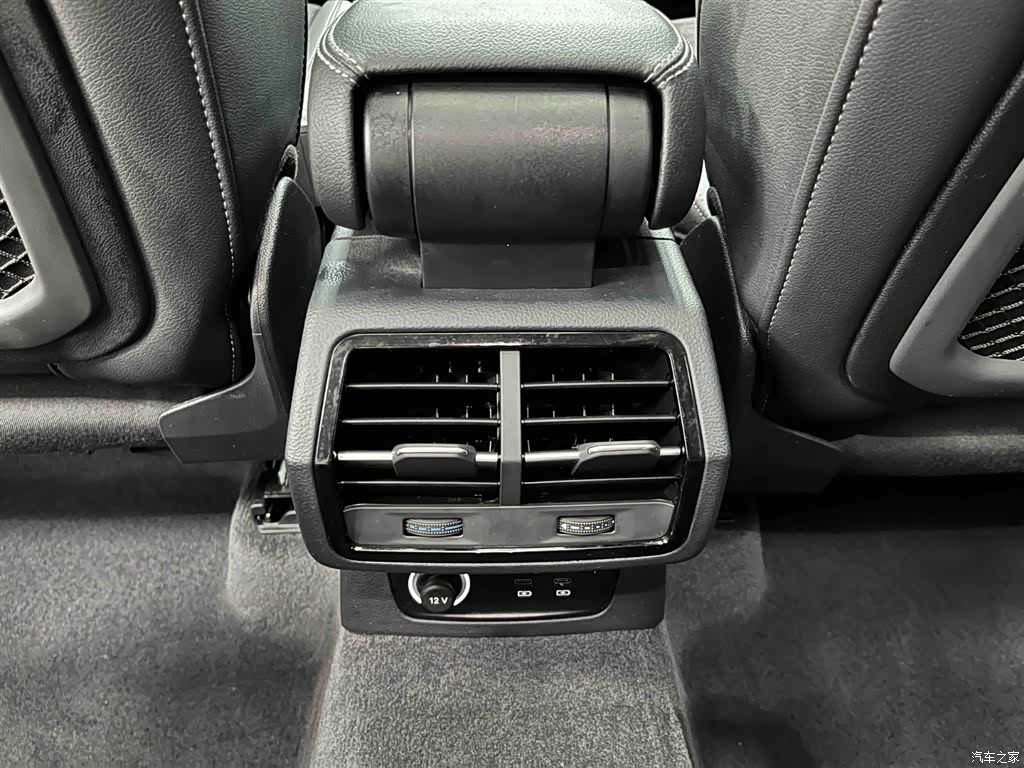 Audi Q3, 2022 12
