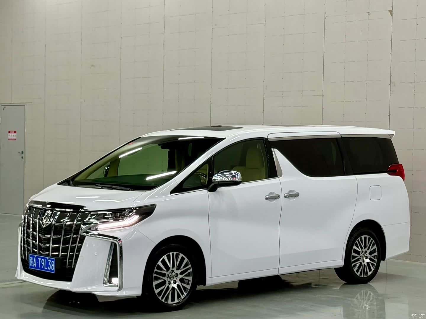 Toyota Alphard, 2018 3