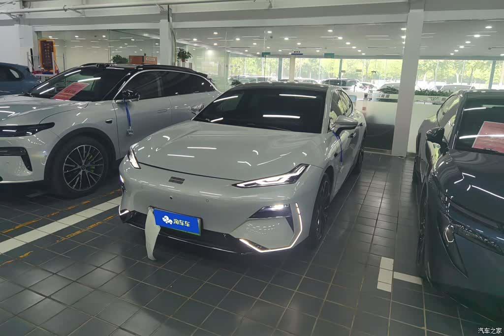 Geely E8, 2025 1