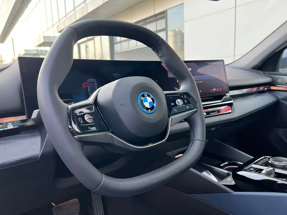 BMW i5