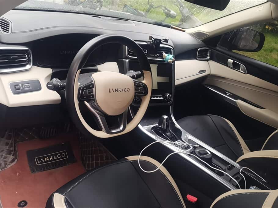 Lynk & Co 01